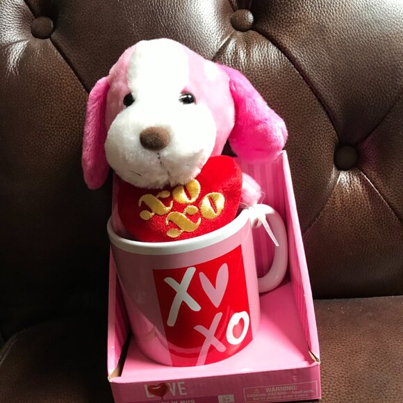 Dan Dees Collector's Choice TM 8 1/2" puppy in a 16 ounce XOXO mug. - Picture 2 of 12